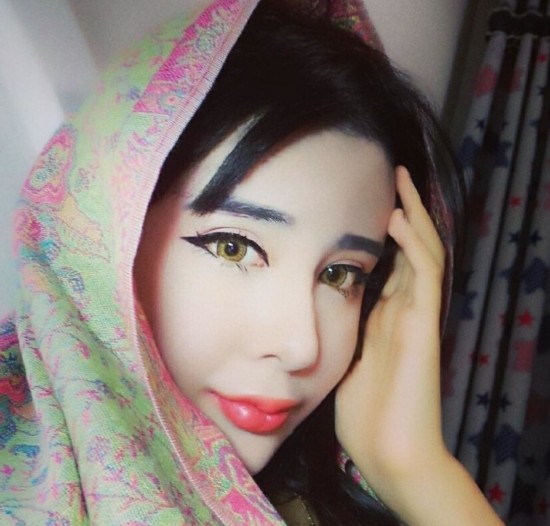 15岁萌少女变蛇精 整容前清纯照片曝光(组图)