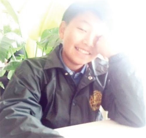 陈坤晒与家人吃饭视频 13岁儿子对镜头微笑(图