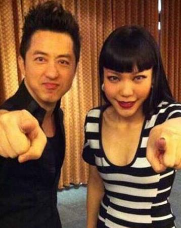 因为,伊能静正是庾澄庆的前妻.