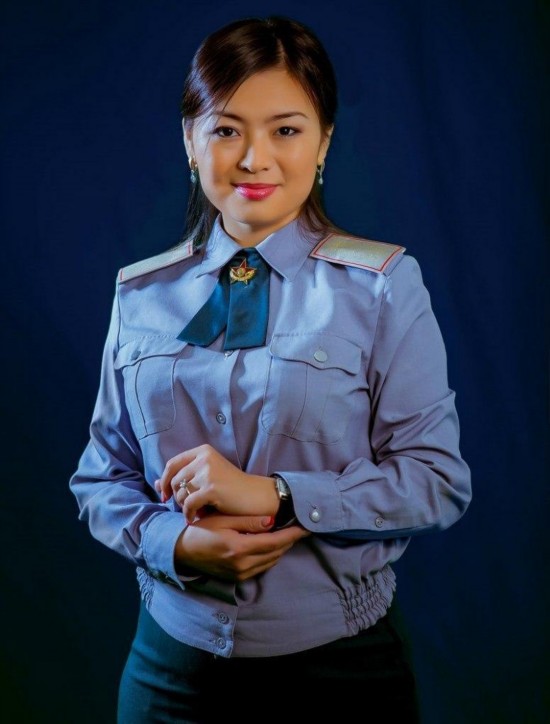 哈萨克女兵选美吸引男性入伍(组图)