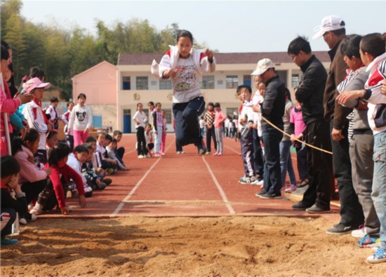 广德县柏垫镇凤桥小学举行第二届田径运动会