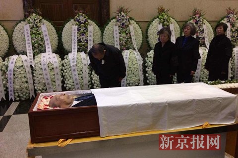 百名爱新觉罗家族成员送别溥仪弟弟[组图]