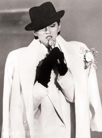 梅艳芳哥哥长肿瘤听天由命 百变造型创造舞台