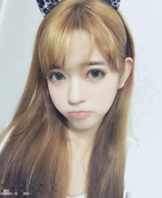 韩20岁女孩颜值逆天走红 清新呆萌萝莉范儿