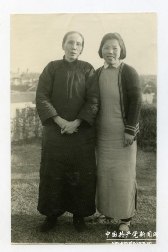 周恩来夫人邓颖超与母亲旧照曝光