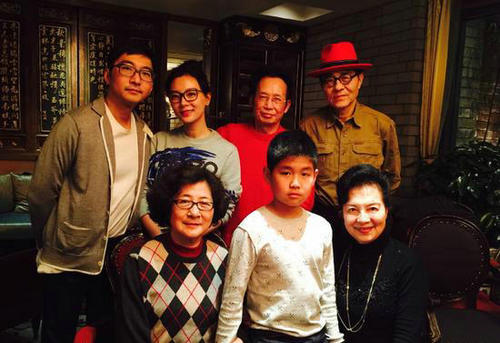 陈数美拍晒继子泳池跳水视频 母子相处融洽