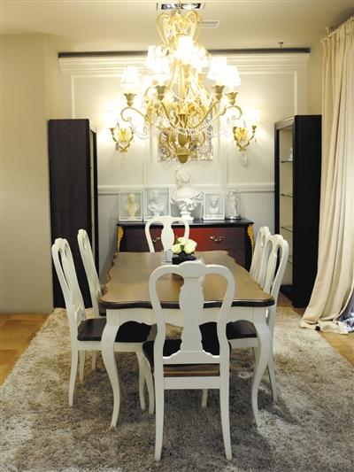 如何规避后期装饰隐患?玻璃吊灯应加固安装