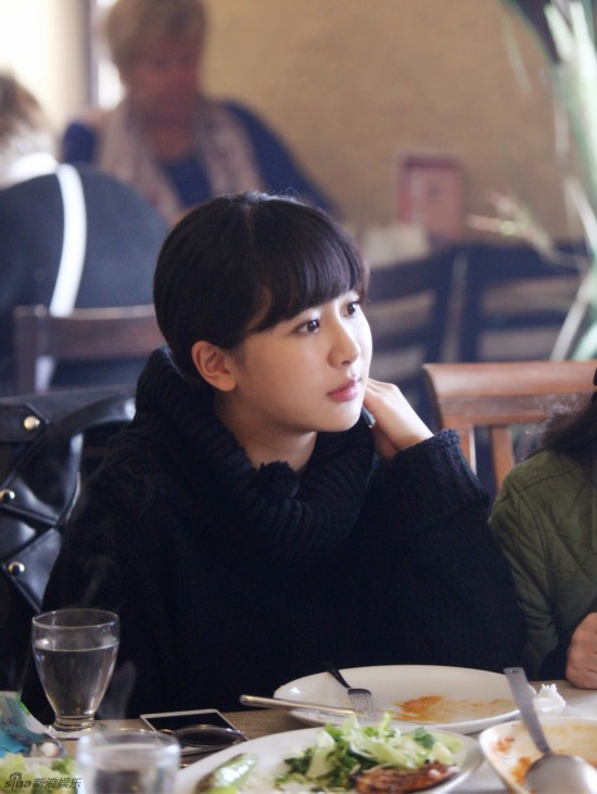 <em>杨紫</em>接棒《<em>花样姐姐</em>》 众人祝福宋茜生日(组图