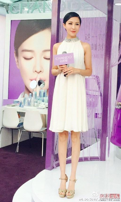 鲍蕾唐嫣郑爽腿细如针 竹竿腿女星真的美?