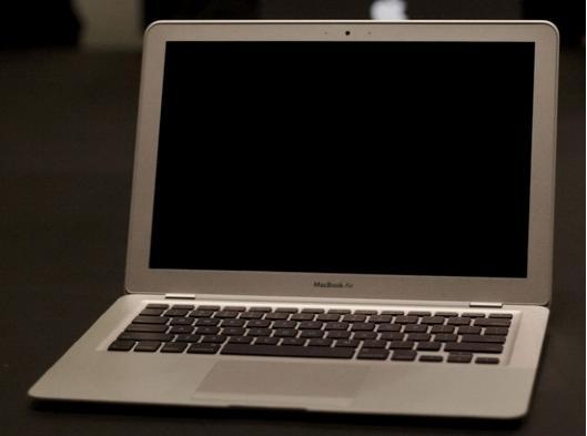 苹果MacBook的过去和现在 你见过黑色款吗?