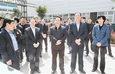 4月16日上午,市委书记吉炳伟,市长侯红带领开封市党政考察团赴焦作