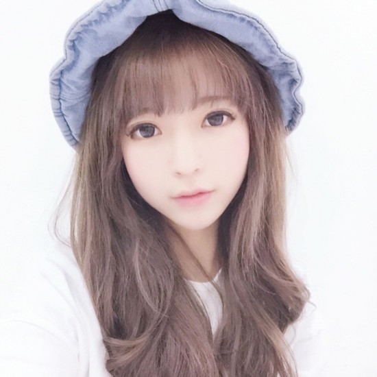 韩国二次元娇娃yurisa微博粉丝破50万 五官精致