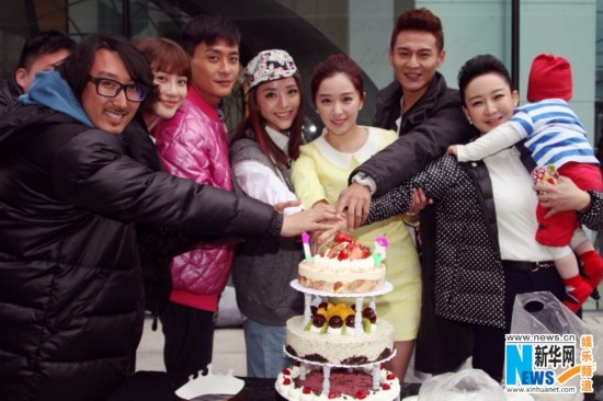 阚清子剧组庆生 黄宗泽<em>买红妹</em>送蛋糕齐祝福--重