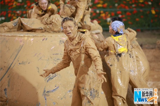 《奔跑吧兄弟2》今播出 邓超不计形象扮星矢-