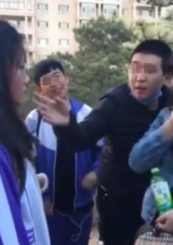 北京105中学<em>女学生</em>被掌掴:组图还原打人者有多