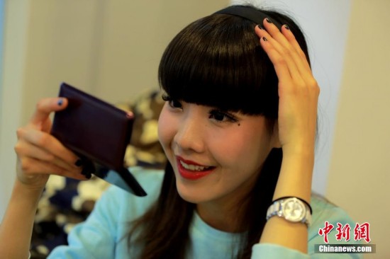 大三<em>女生</em>陈辰酷似吴莫愁 做<em>车模</em>秀身材引围观