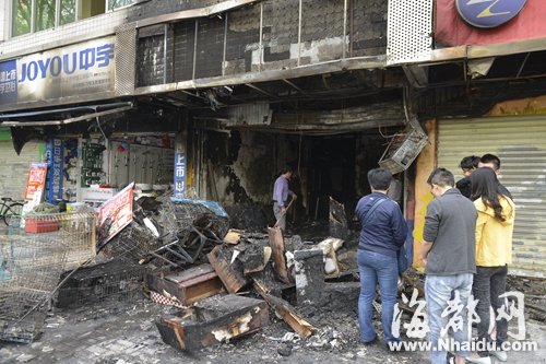 福州一宠物店半夜大火 无人伤亡10多只宠物被