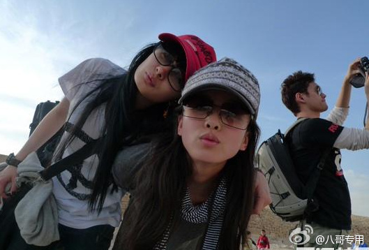 杨幂刘诗诗袁弘胡歌游埃及照曝光 网友:小姑娘