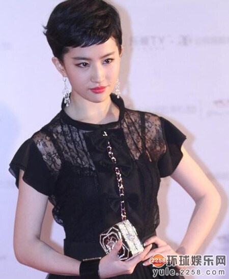 得罪化妆师你就完了!杨幂似蜡像 刘亦菲失灵气