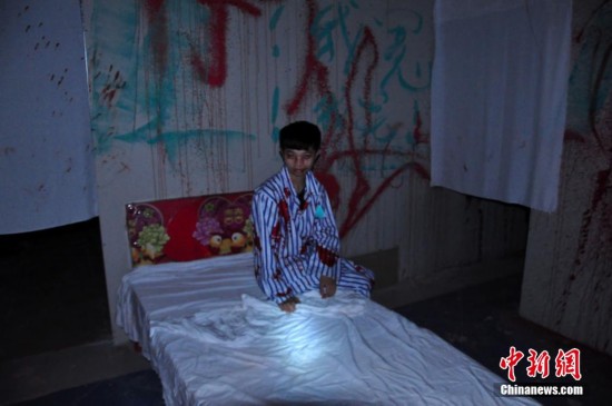 恐怖主题医院亮相山东聊城 吸引顾客前来挂