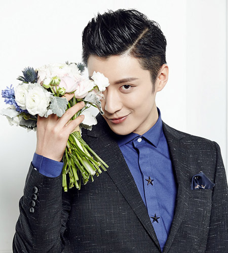 乔任梁示范男生潮流<em>发型</em> 粉色染发超抢眼--时尚