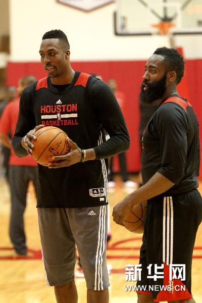 NBA季后赛:火箭训练 备战小牛[组图]
