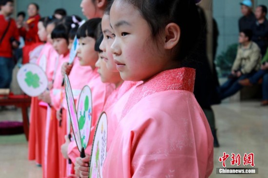 西安众汉服美女上巳节体验传统成人礼