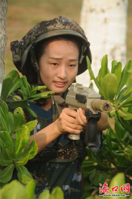 海口猛男4S镭战激情真人著短裤美女对射走秀超性感美女图片
