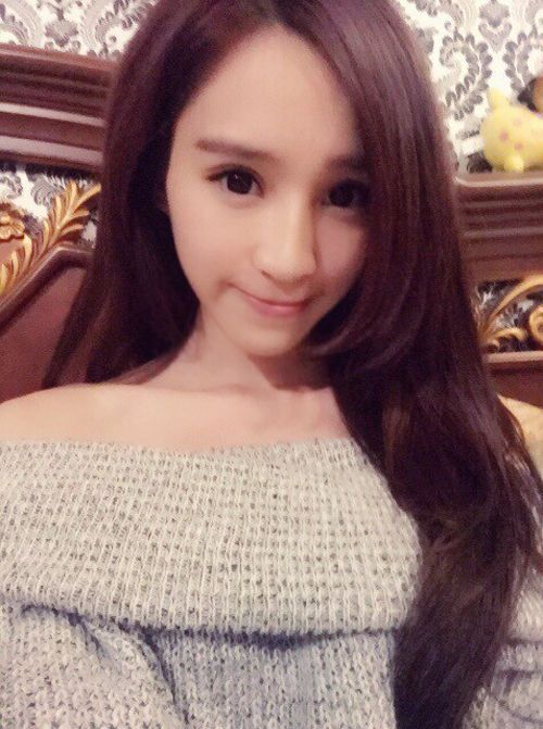 最美<em>包子妹</em>网络走红 长发热裤好身材(图)--山