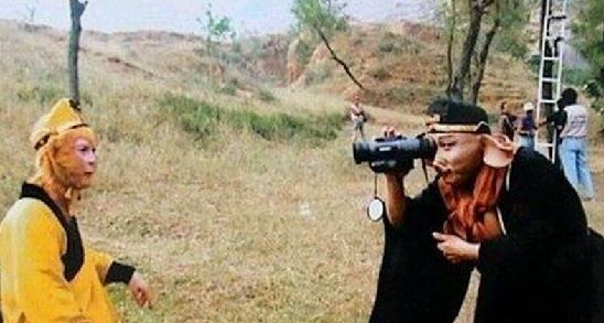 郑元畅扮假人 孙俪掀裙子杨幂光膀子明星逗比