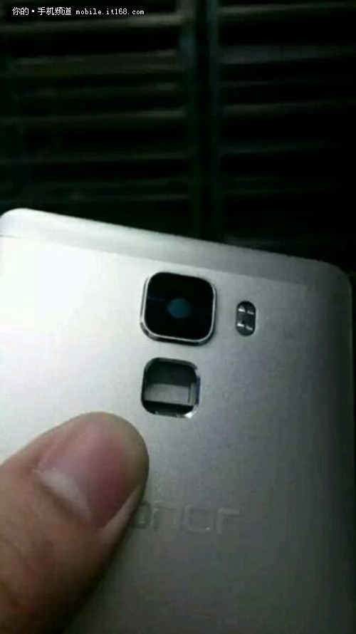 搭载指纹识别荣耀7系列新机泄露