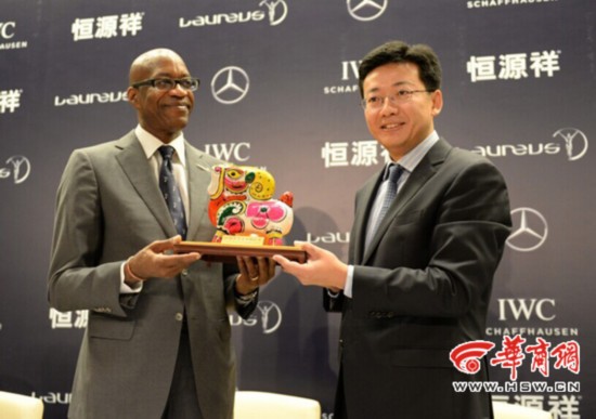 凤翔泥塑彩羊跻身新国礼 赠与劳伦斯体育学院