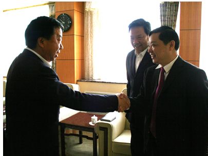 圣罗兰协办互联网+信息经济浪潮与机遇高峰论