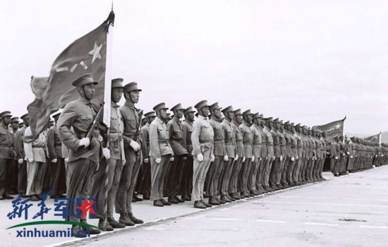 1951年国庆阅兵体现出一些新的特点.