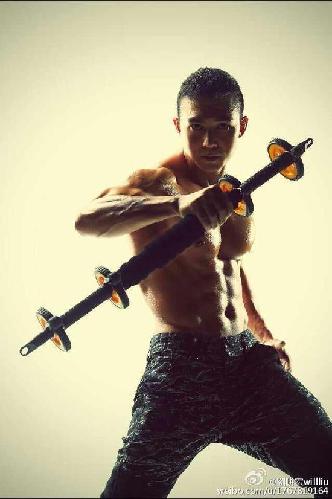 周杰伦J餐厅北京开张 袁弘晒合影被指暴露其身高