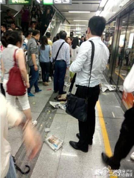 深圳地铁踩踏事故致12伤 亲历者:以为是恐怖事