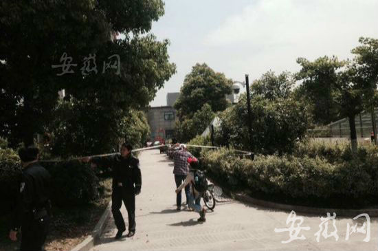 合肥一女子在17楼晒被子将40天大婴儿抖落坠