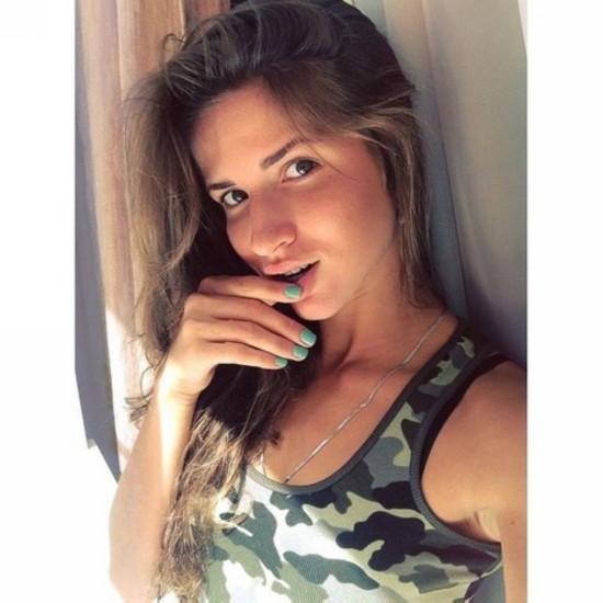 俄雪车美少女网上爆红 腹肌惊人(组图)--陕西频