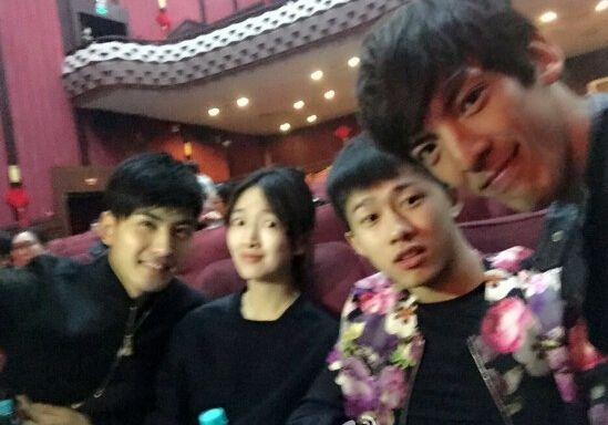 周冬雨与富二代度假举止亲密 承认热恋中(图)