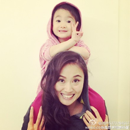 爸爸回来了2混血王子嗯哼亮相 晒女狂魔携姐妹