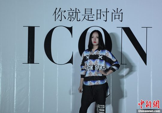 浙江高校举办在校大学生自主创业品牌时装走秀