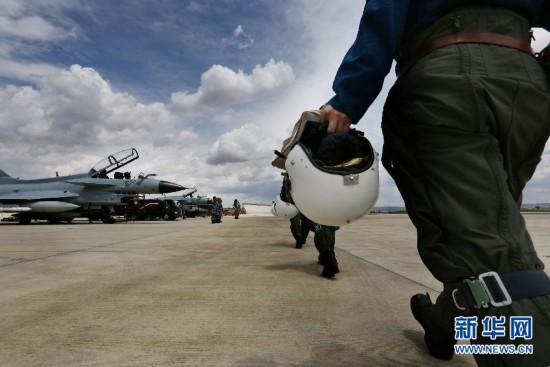 高清:空军歼10和歼11在西南进行近距缠斗等对