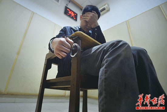 老总送花瓶被撞_车被撞图片