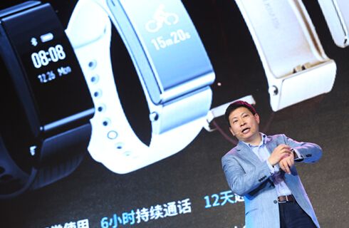 华为发布智能新品 B2手环引爆上海滩(组图)