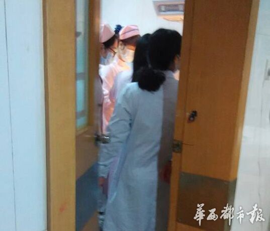 成都弃婴现无女生鲜肉手臂上留置还有针肛门小喜欢闹市吗图片