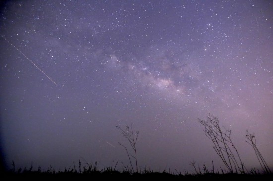 缅甸夜空中的流星雨