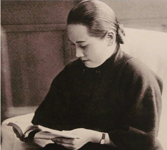 图说国母宋庆龄的一生 曾在话剧中扮演公主