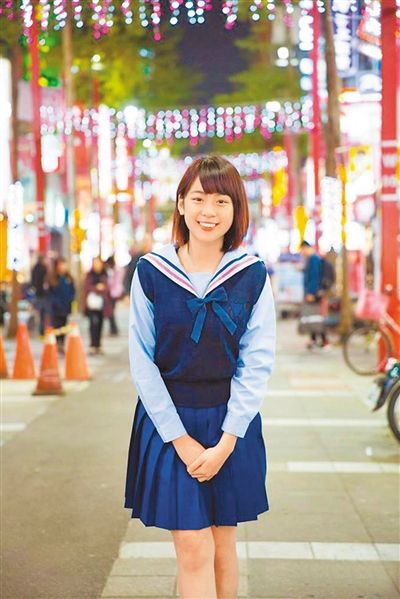 台湾高中校服比美 校花穿水手服显可爱清纯