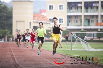 东莞体育中考长跑是必考项目 拿满分的学生还