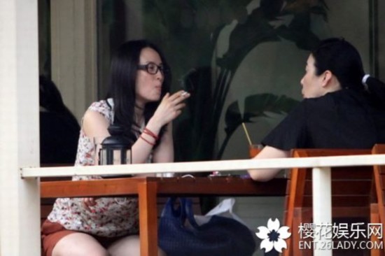 盘点<em>娱乐圈抽烟女星</em> 舒淇蒋勤勤刘亦菲榜上有